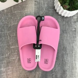 no boundaries bubblegum pink slides! (size 9, never worn)